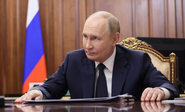 Putin: İsti hava Rusiyada enerji sisteminə pik yük yaradıb