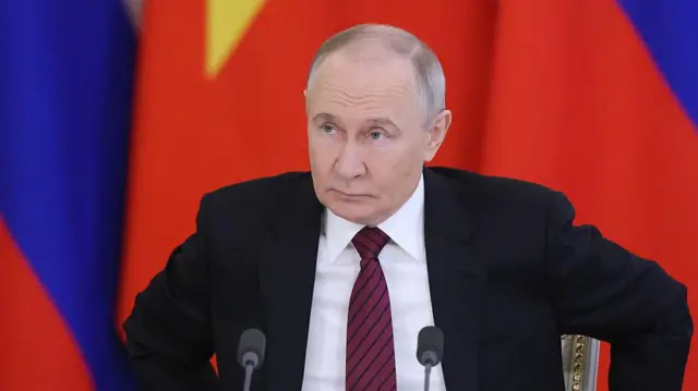 Putin: “Sanksiyalar şəraitində Energetika və Yanacaq Sənayesi üçün mühərriklər hazırlanıb”