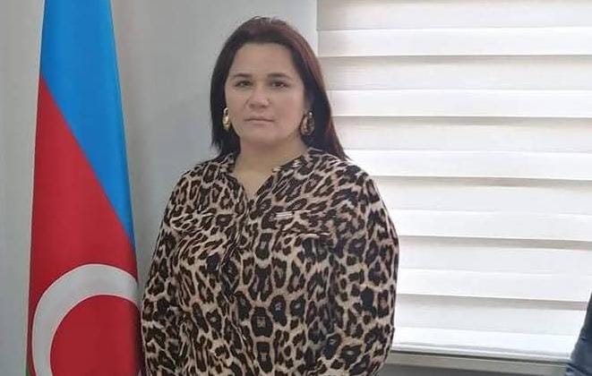 “Məktəblərdə telefon istifadəsi təhsilə zərər vurur” – Sosioloq Sədaqət Əliyeva