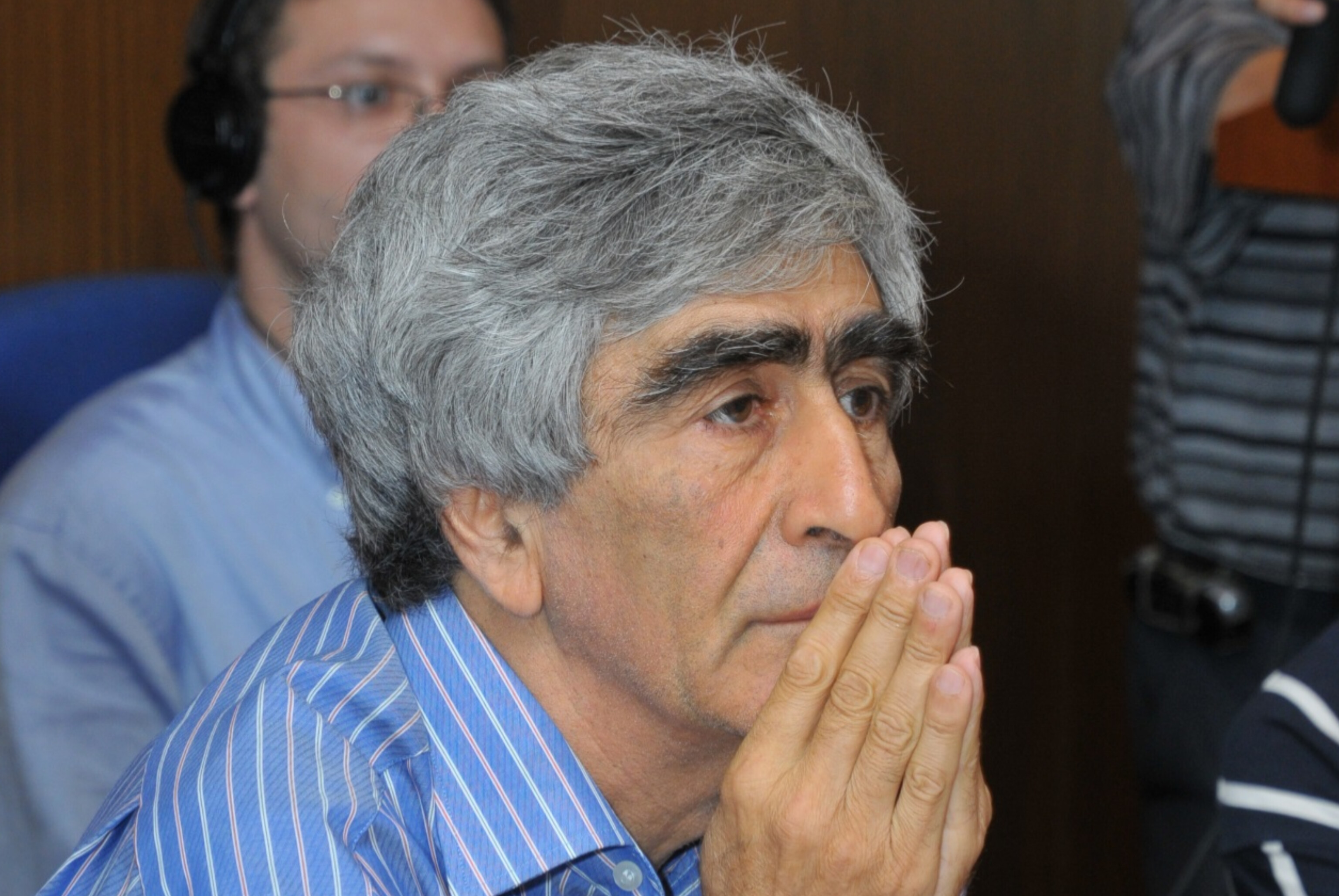 "Kəndirin dartıldıqca, boynum dincəlir, Allah" - Vaqif Bayatlı Öndərin şeirləri