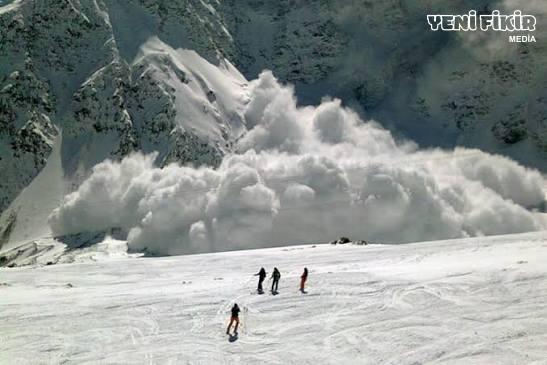 Üç çoban qarın altında qaldı