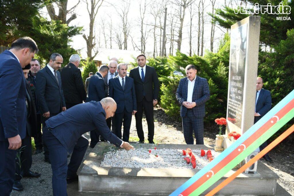 Araz Əhmədov şəhid Nurlan Malikovun məzarını ziyarət edib