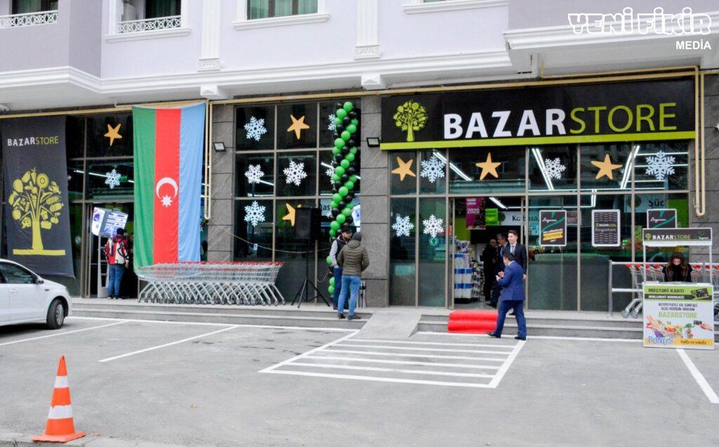 “Bazarstore”də antisanitar vəziyyət – Şirniyyat vitrinindən pişik çıxdı