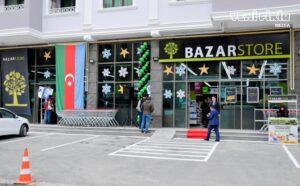 “Bazarstore”də antisanitar vəziyyət – Şirniyyat vitrinindən pişik çıxdı