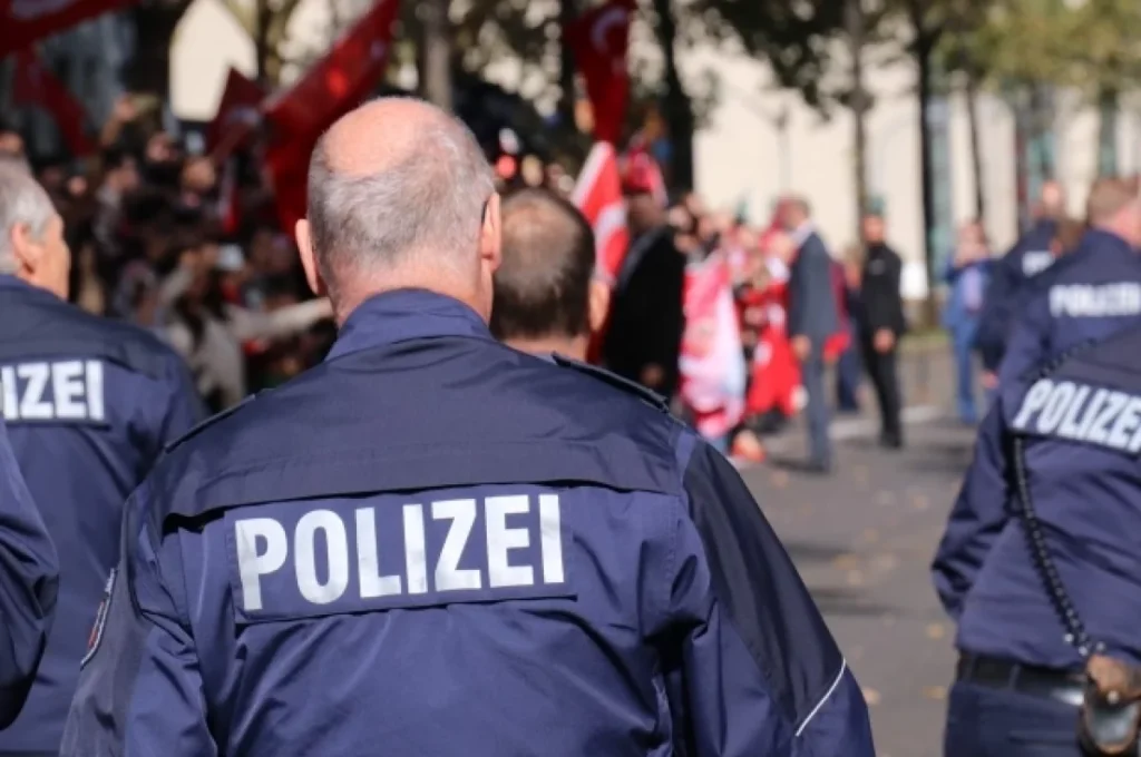 Berlində polis 5,2 min zireh lövhəsini istifadədən çıxarıb