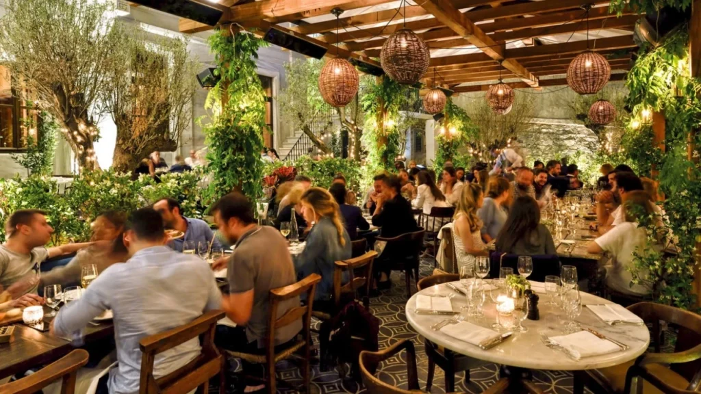 38 illik restoran şəbəkəsi 50 filialını bağladı